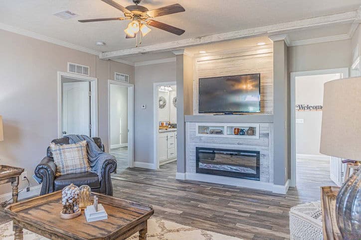 King 32764b interior home features