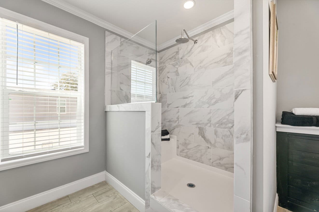 Jones 32764b bathroom home features