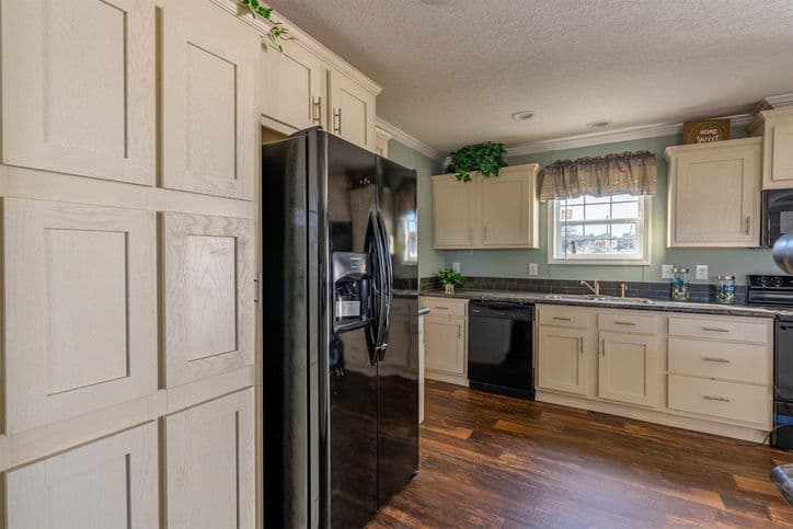 Bannister 28523c kitchen home features