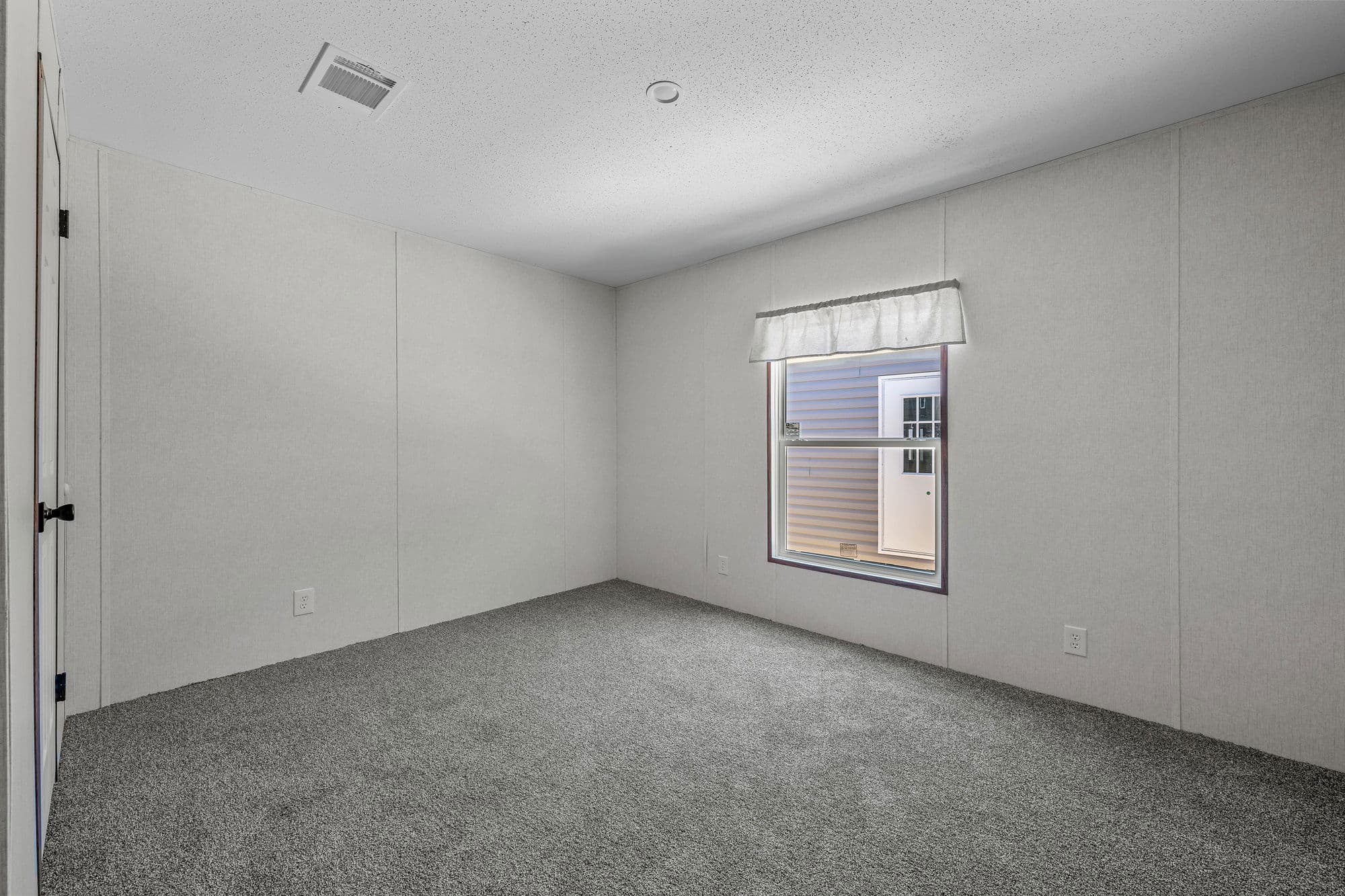 Mj bedroom home features