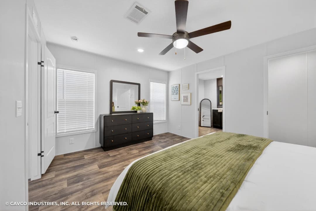 Grady 16722a bedroom home features