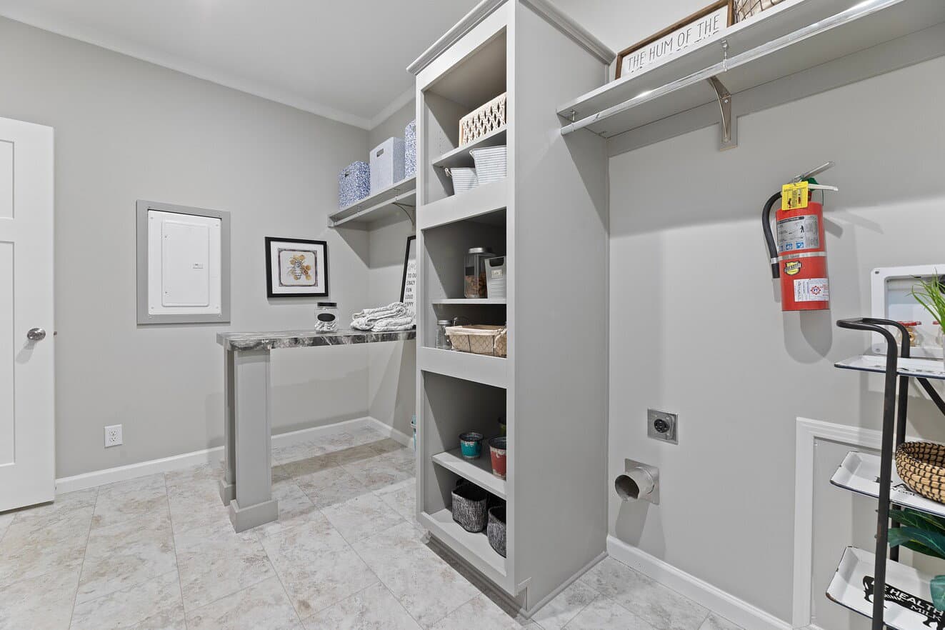 Buncic 28684b interior home features