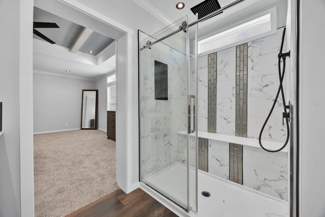 Draper 40764a bathroom home features