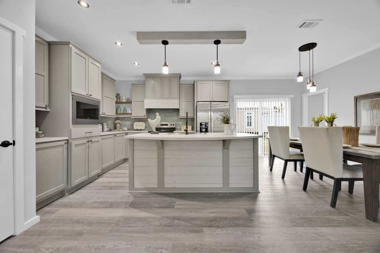 Quinn 30523a kitchen home features