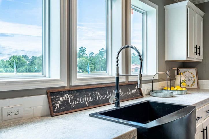 Isidro 32603c kitchen home features