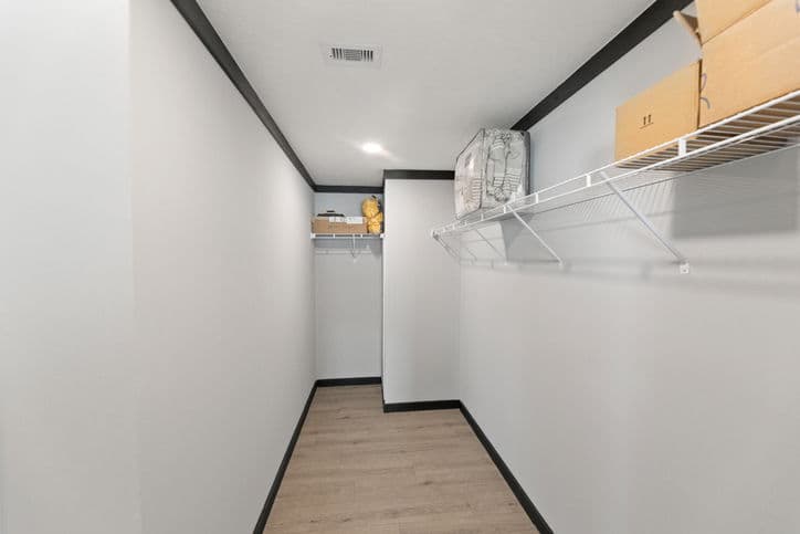 Sparrow 32725a interior home features