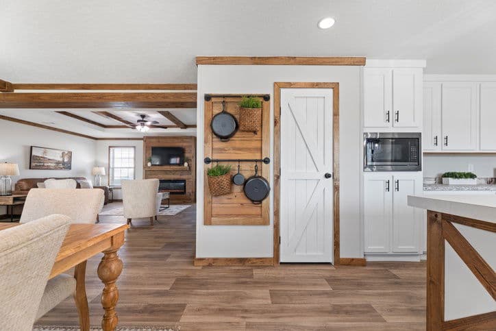 Reece 32663a interior home features