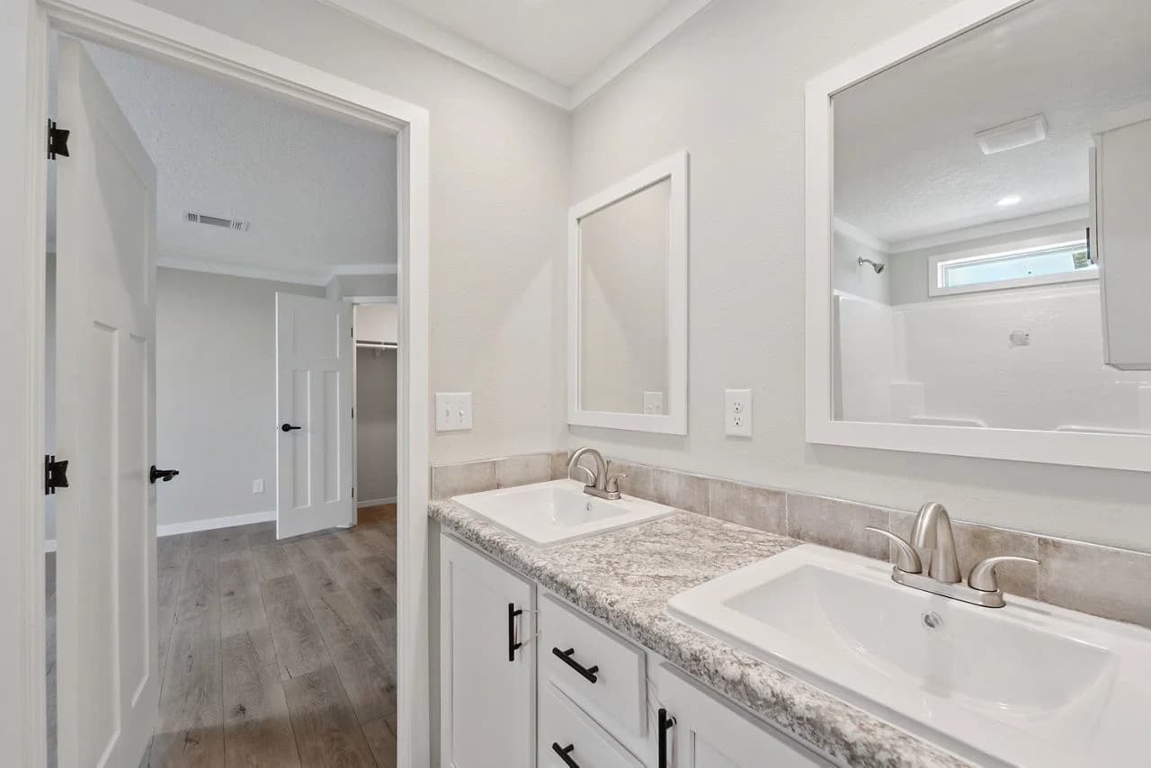 Cottonwood 3272537 bathroom home features