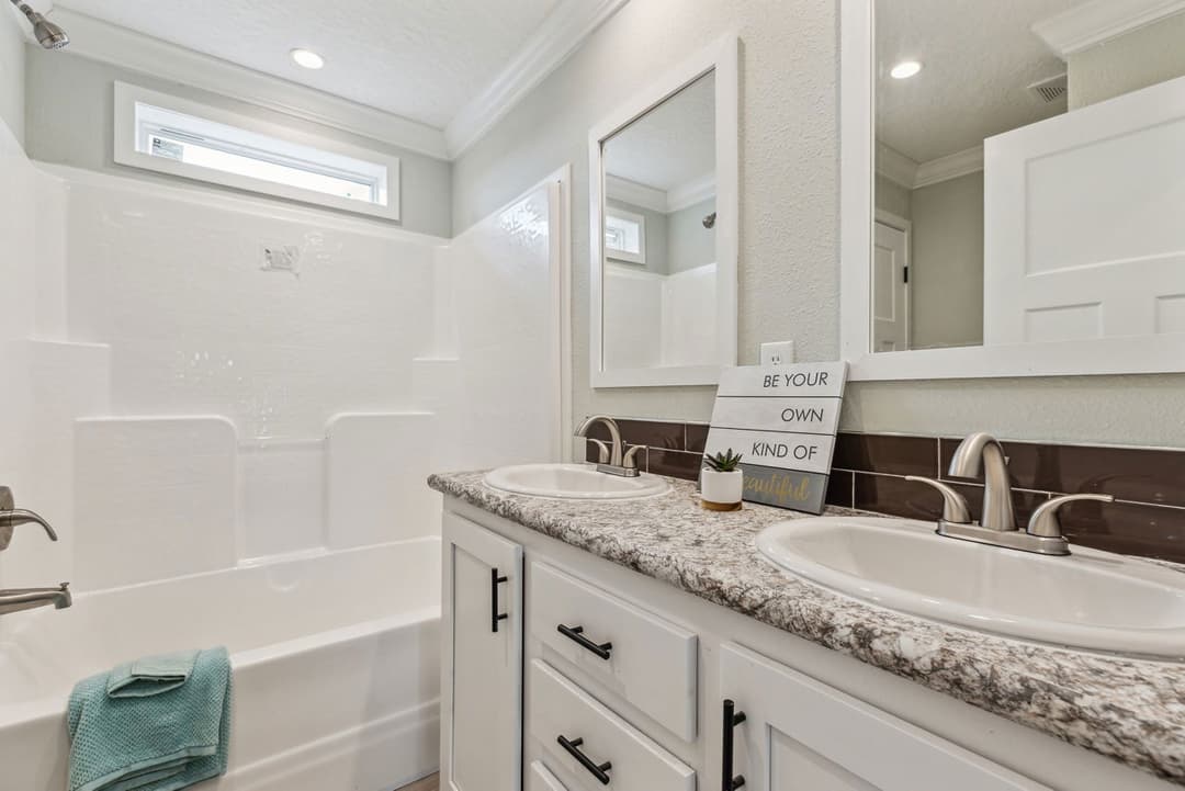 Waycross express 2852477 bathroom home features