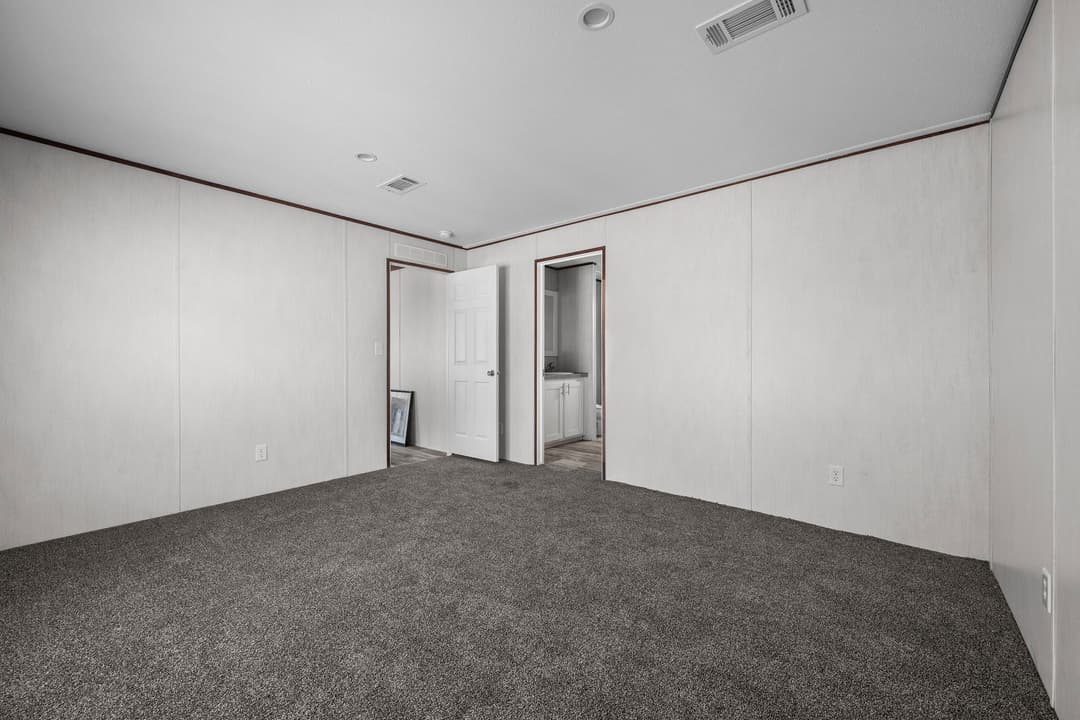 Nitro bedroom home features