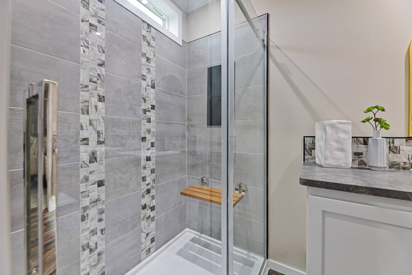 Pierce 28562a bathroom home features