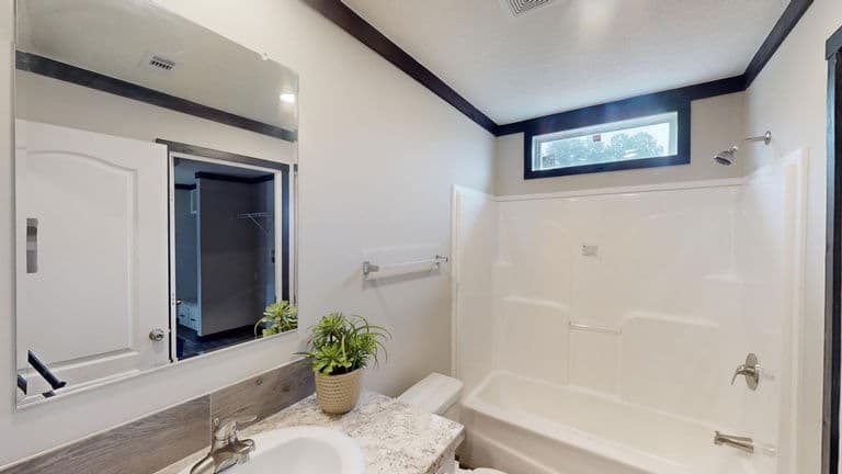 Maverick 28563a bathroom home features