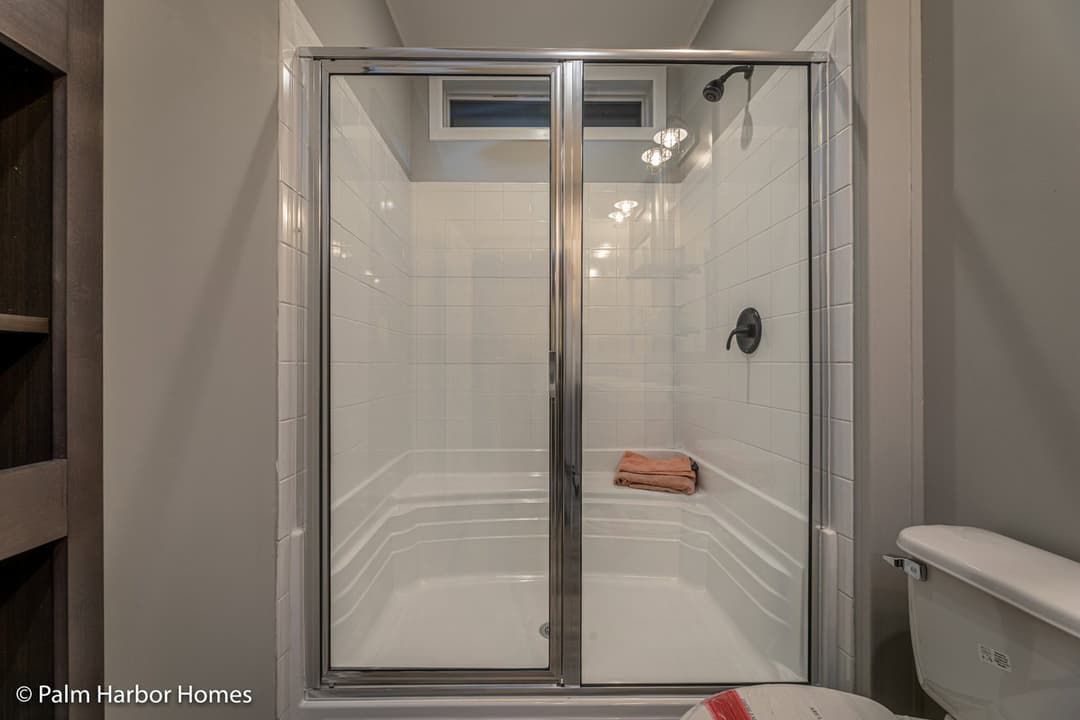 Levy 28482a bathroom home features