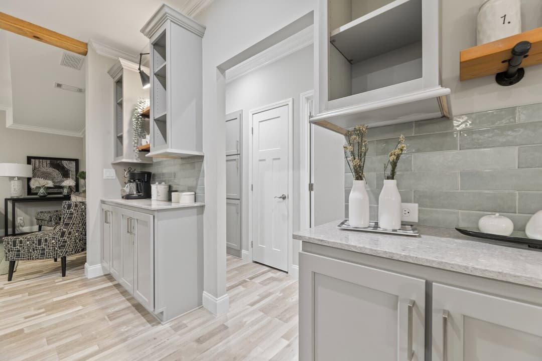 Isla ii 42484a interior home features