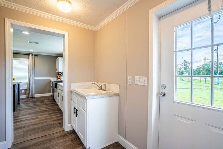 Isidro 32603c interior home features