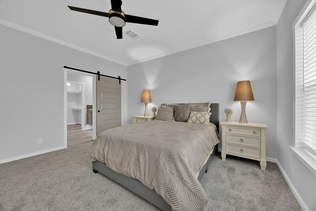 Quinn 30523a bedroom home features