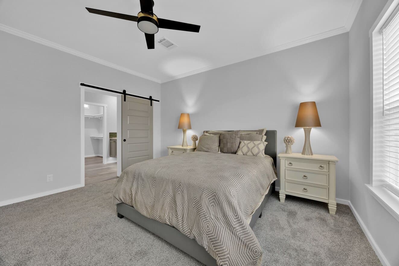 Quinn 30523a bedroom home features