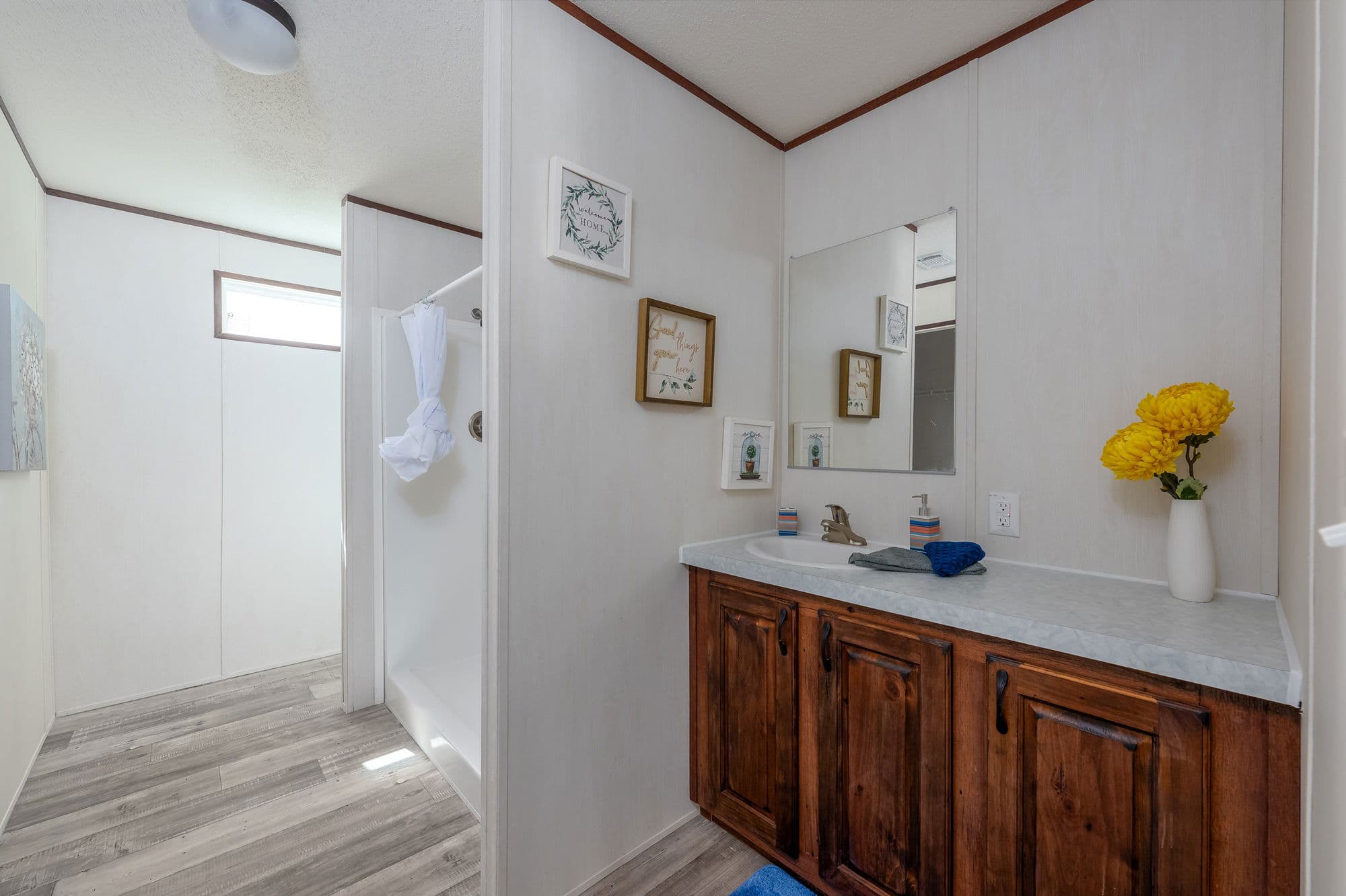 The curry bathroom home features