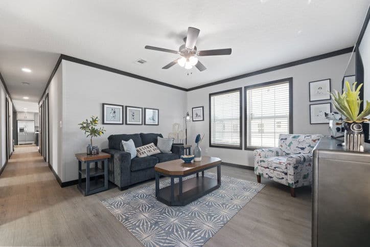 Sparrow 32725a interior home features