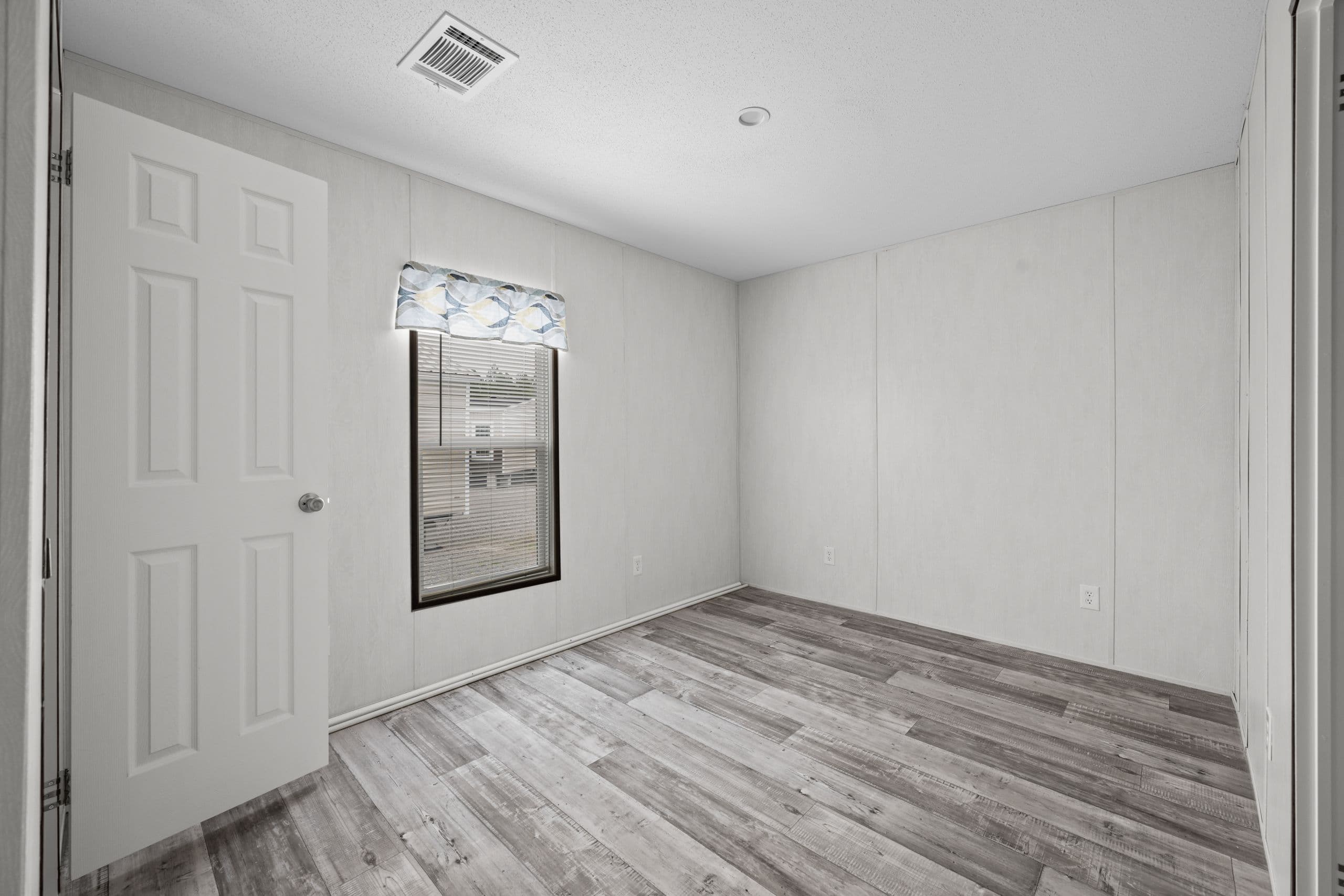 Yellow jacket bedroom home features