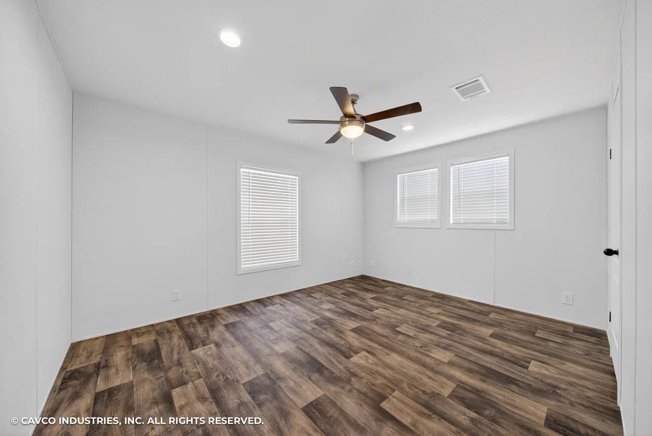 Grady 16722a bedroom home features