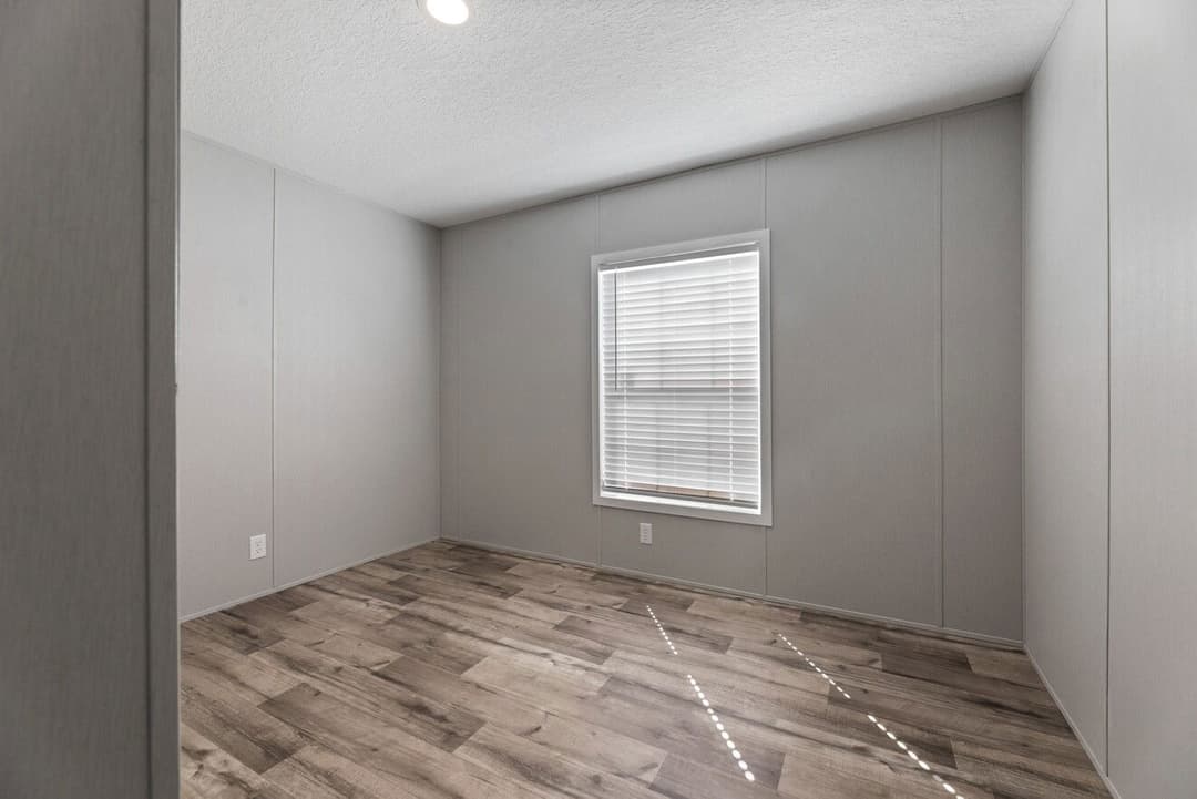 The clarke 16762c bedroom home features