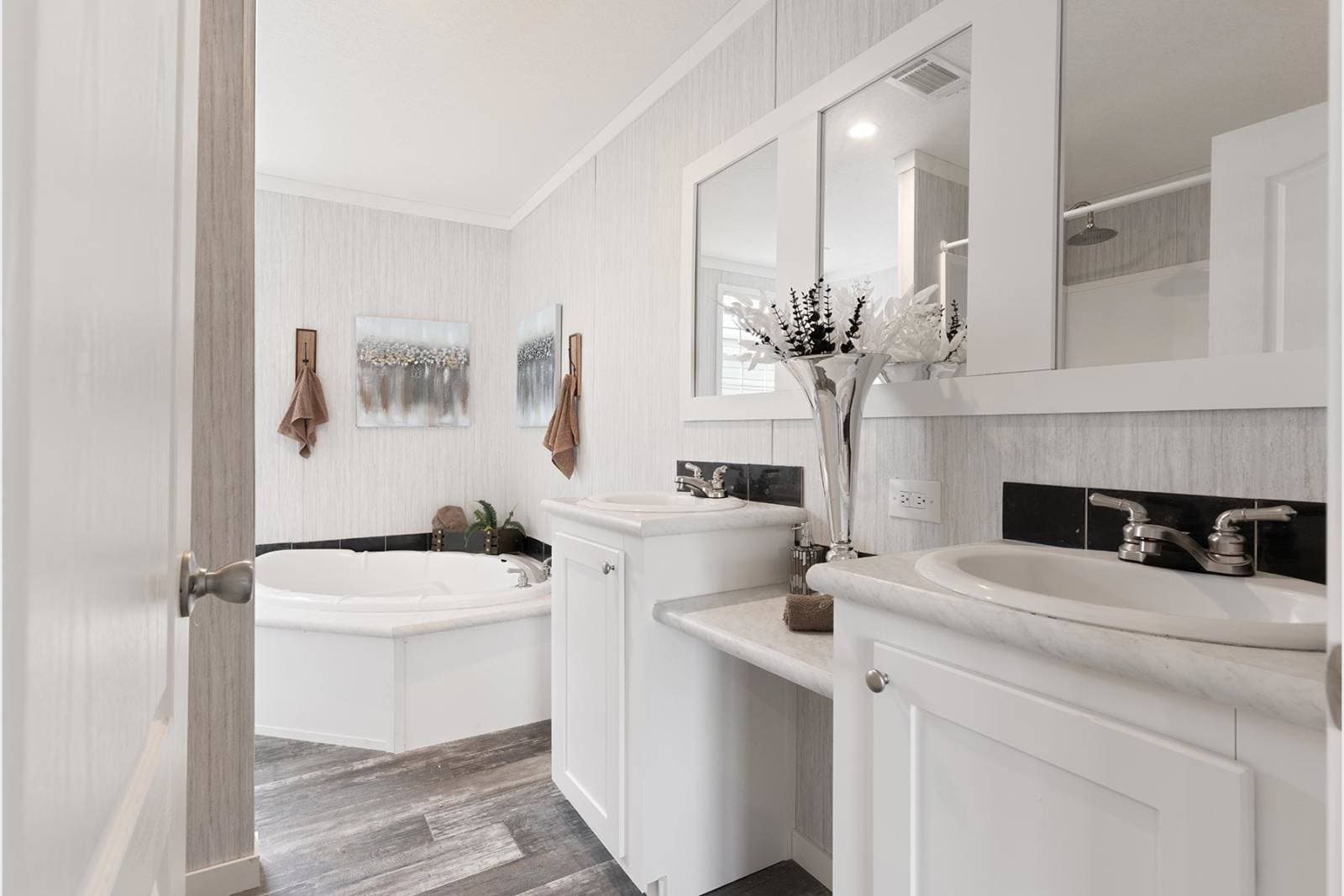 Grand slam 2856256 bathroom home features