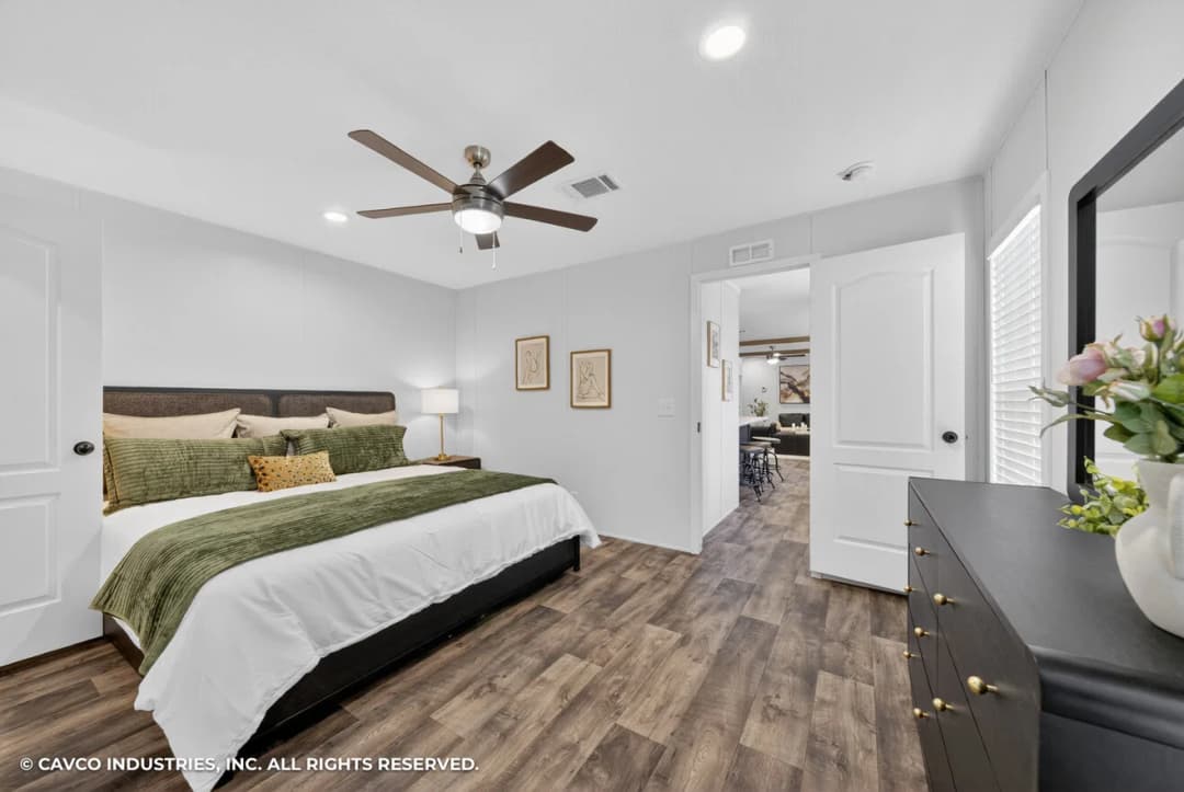 Grady 16722a bedroom home features