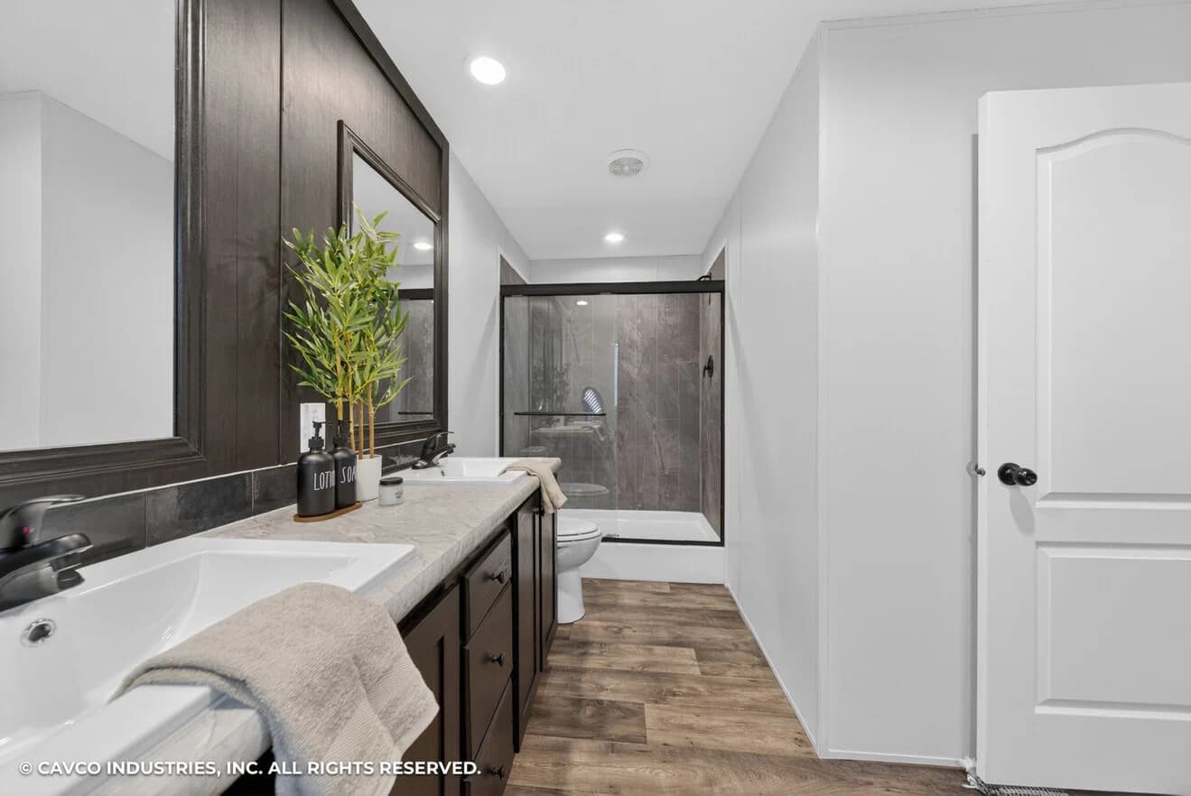 Grady 16722a bathroom home features