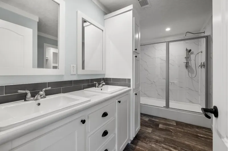 Champion community 2848441 bathroom home features