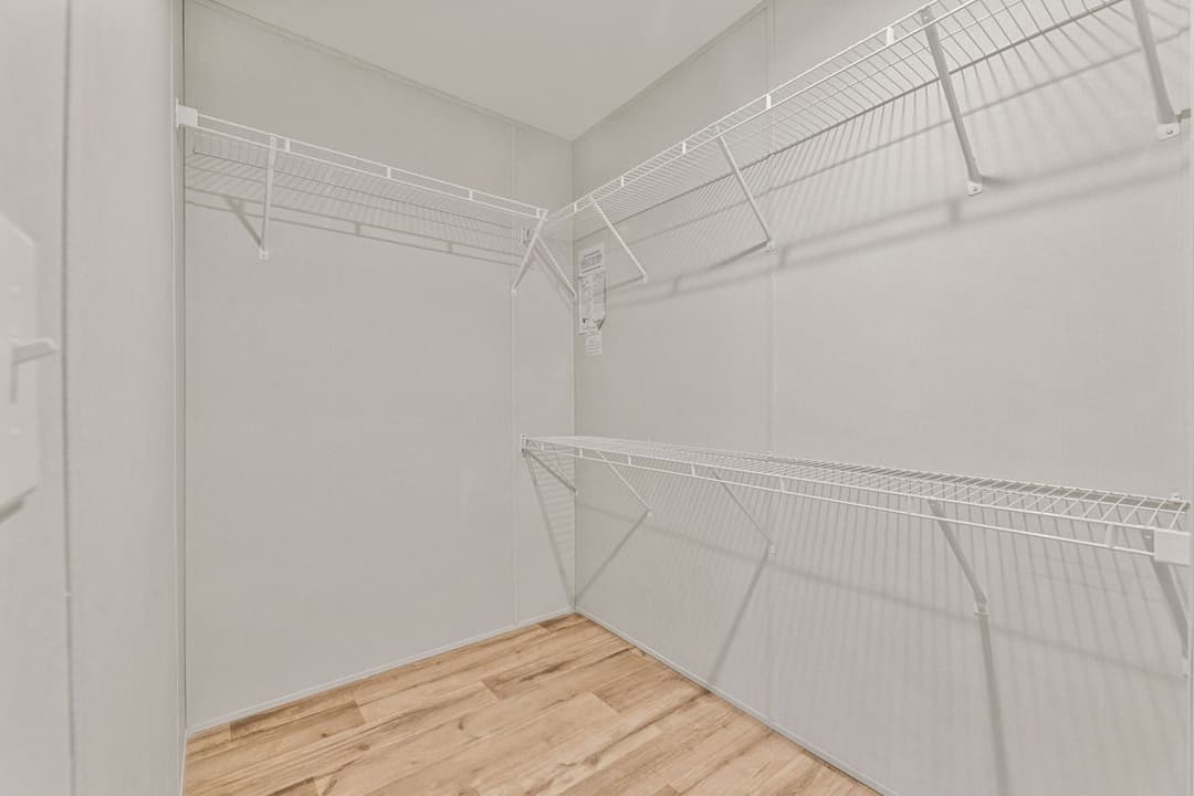 Vivid 28603n interior home features