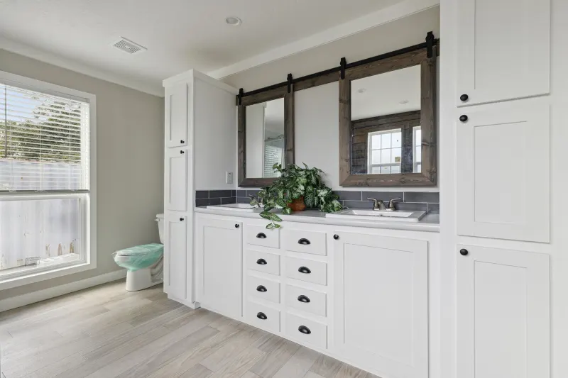 Liberty 2860459 bathroom home features