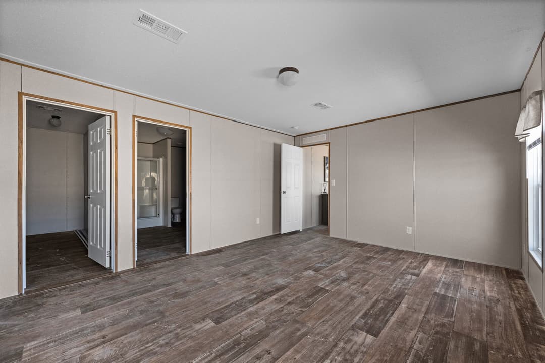 Sprinter bedroom home features