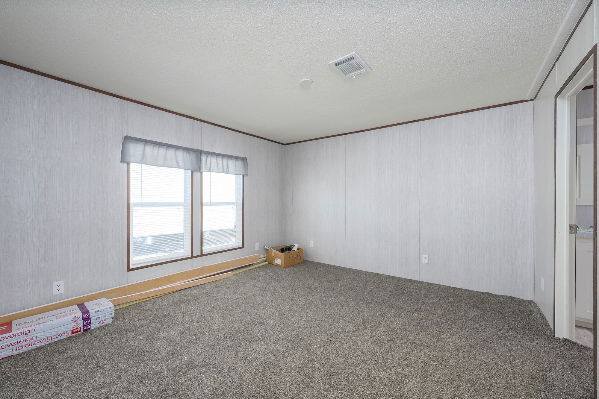 Blitz bedroom home features