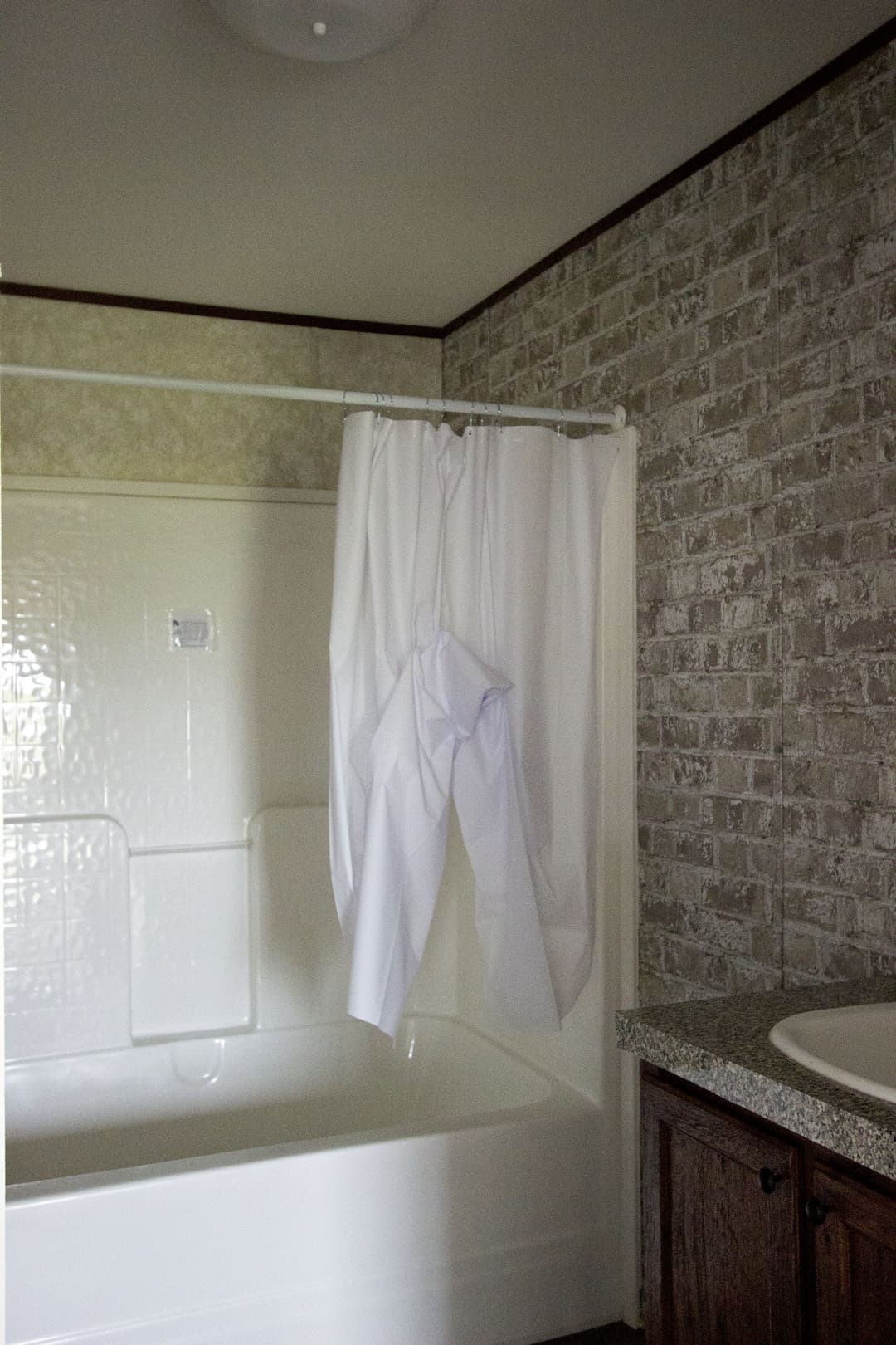 Jet bathroom home features