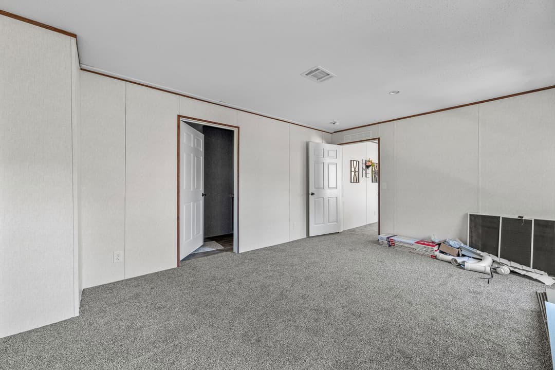 Mj bedroom home features