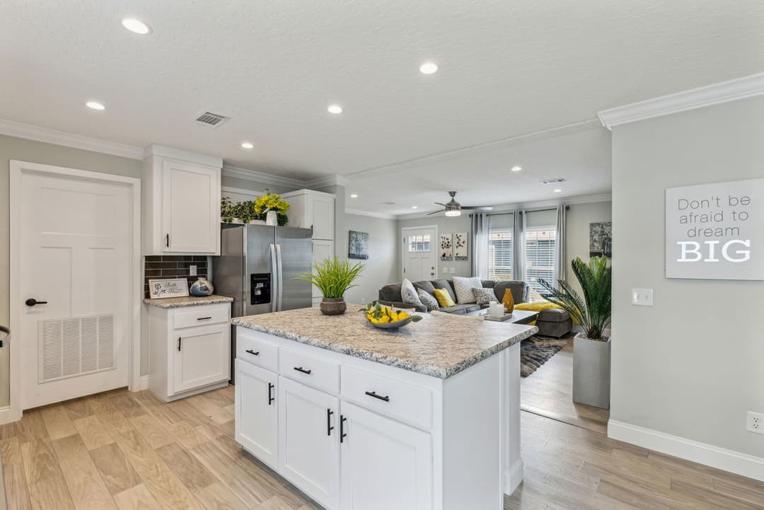 Waycross express 2852477 kitchen home features