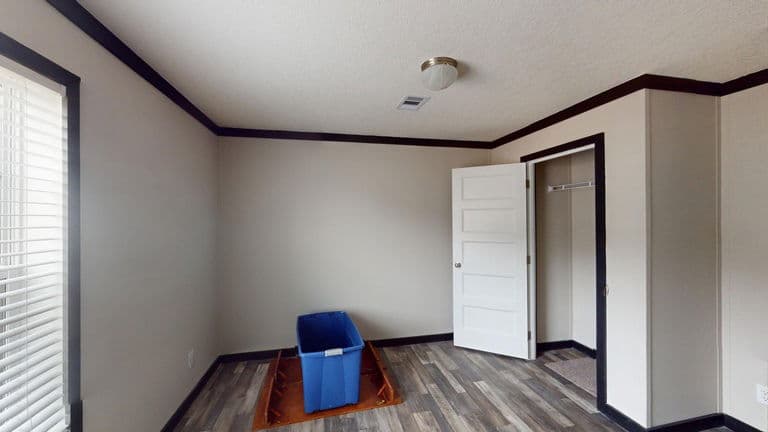 Banning 28724a bedroom home features