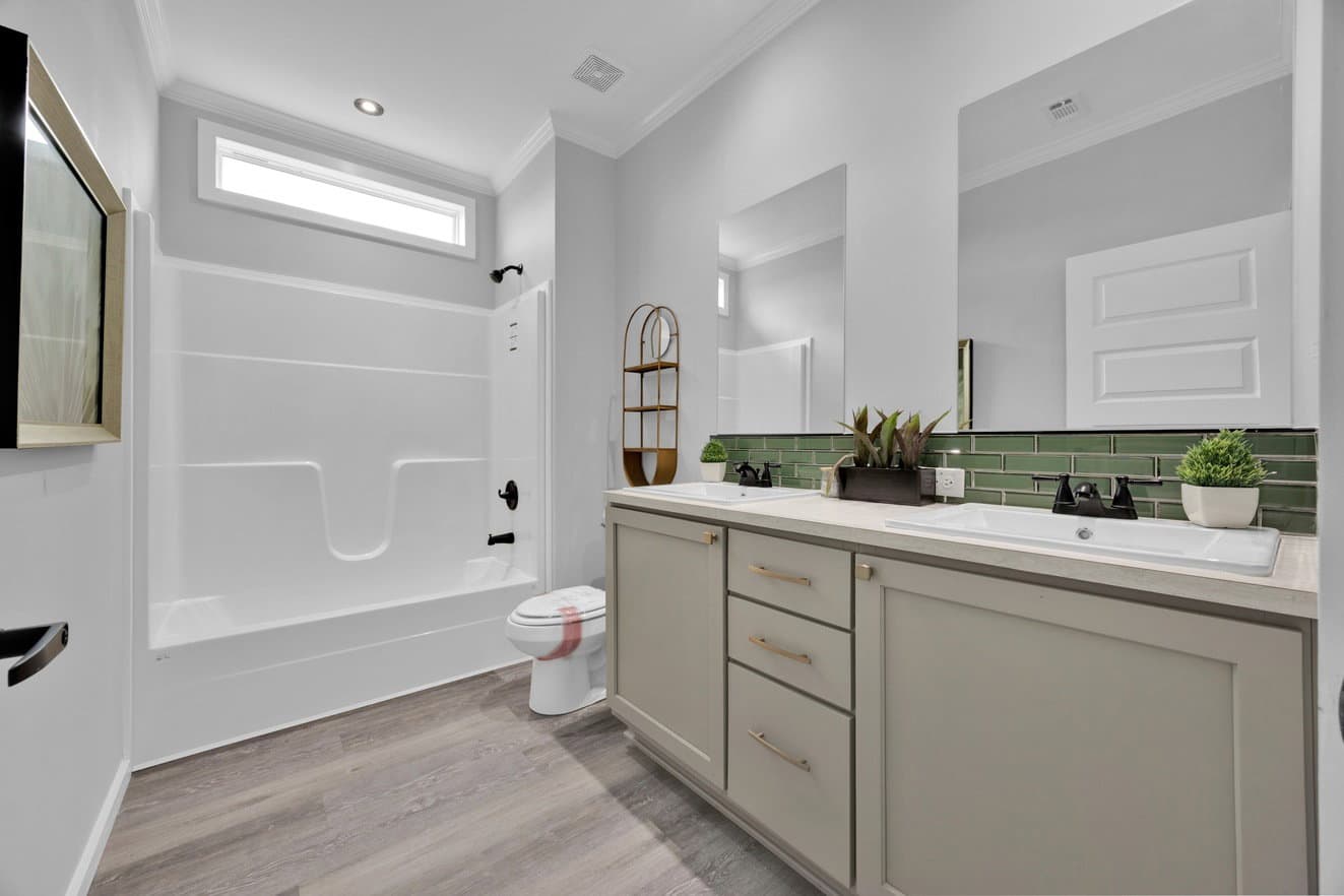 Quinn 30523a bathroom home features