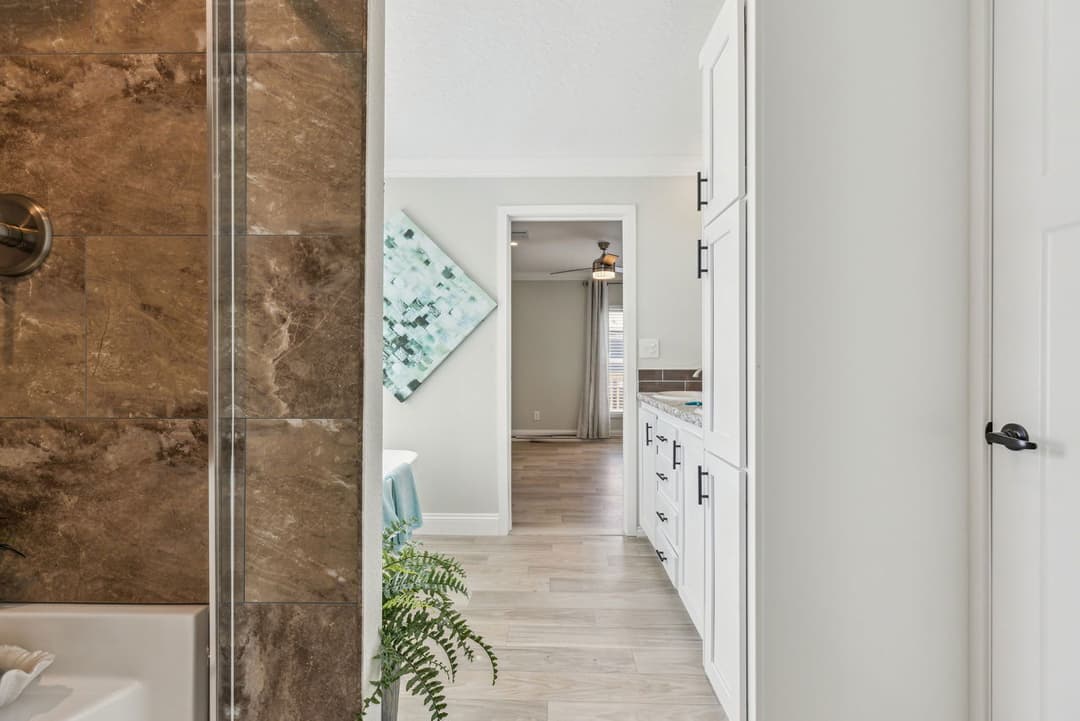 Waycross express 2852477 bathroom home features