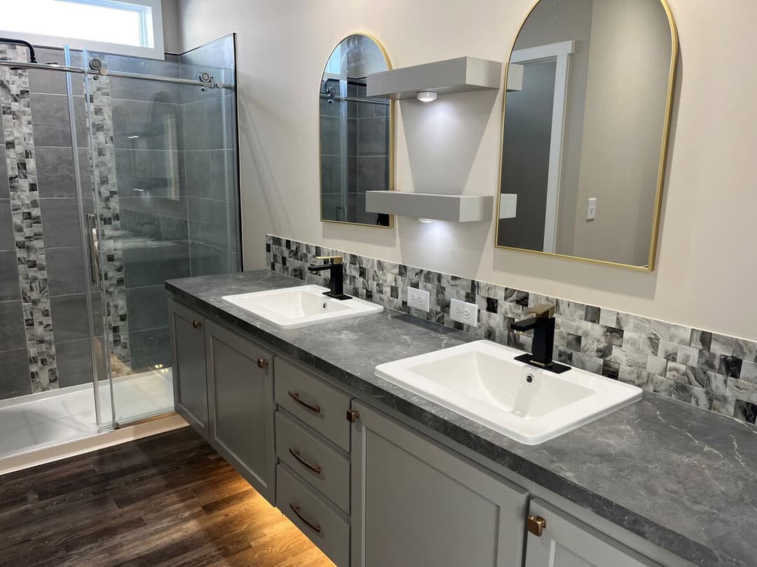 Alexa 28522a bathroom home features