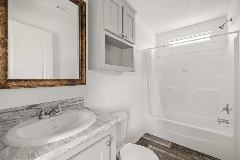 Legend 1660390 bathroom home features