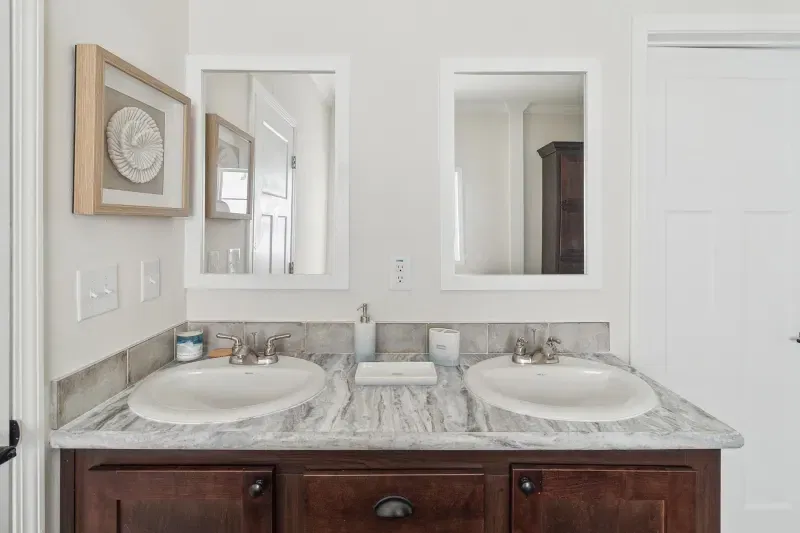 Freedom 3276517 bathroom home features