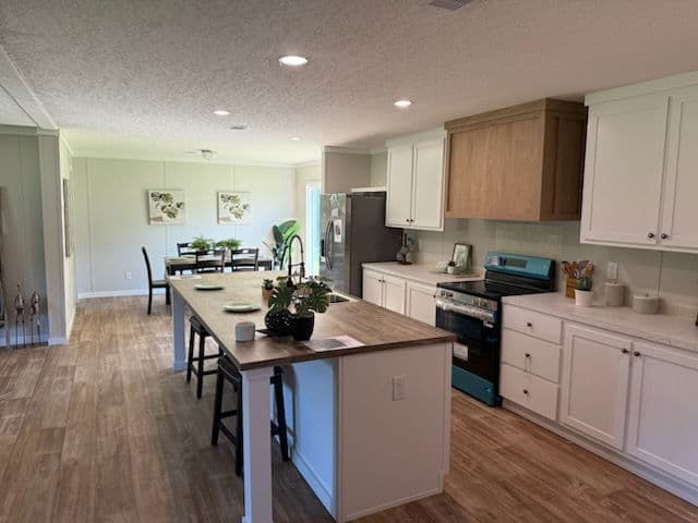 Iron ranch 28563a kitchen home features