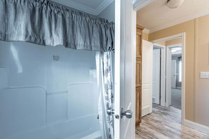 Anderson 32603b bathroom home features