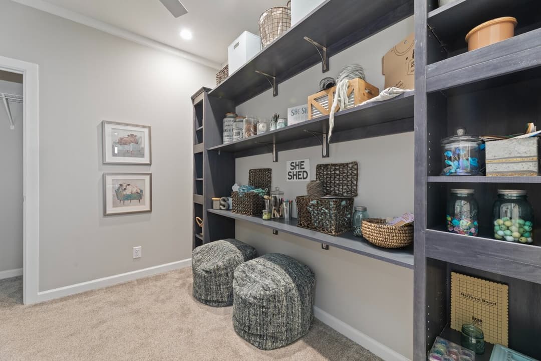 Buncic 28684b interior home features