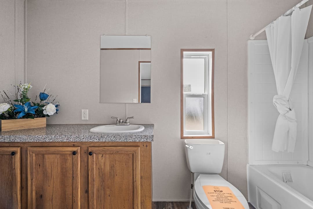 Dash 2 bathroom home features