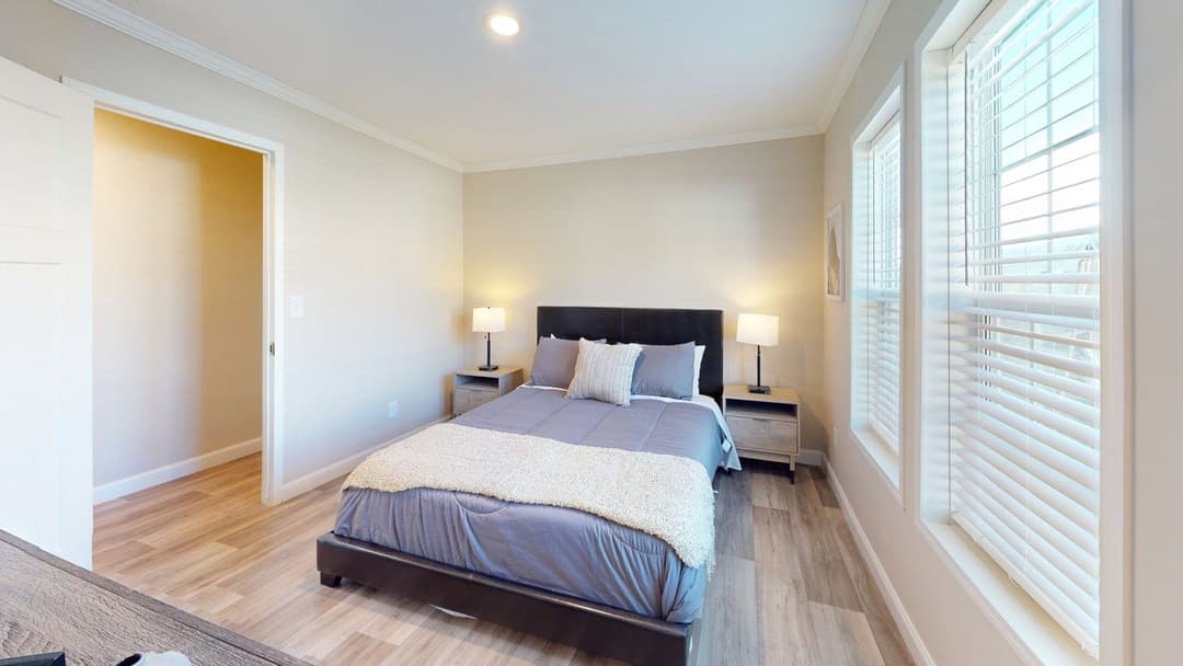 Cumberland duplex bedroom home features