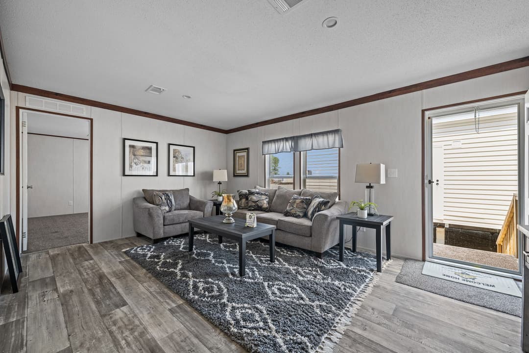 Nitro quatro interior home features