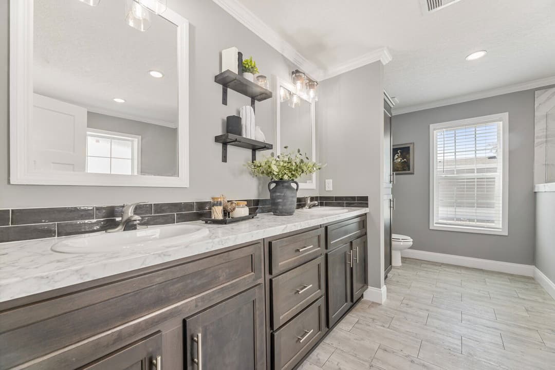 Jones 32764b bathroom home features